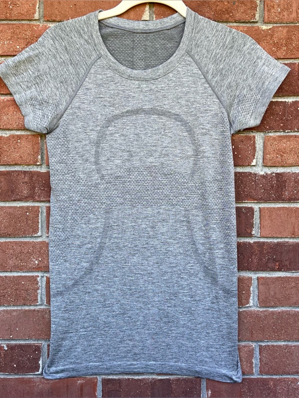 Lululemon Swiftly Tech Grey Short Sleeve Size 4